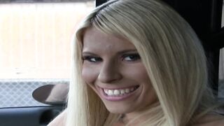 Heisse Blondine mit Mega Titten gefickt