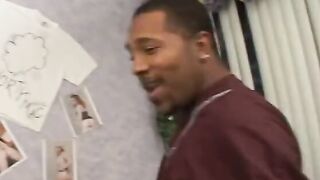 White bimbos spreads her legs widely and gets her pusssy drilled
