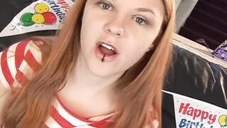 19 Yo hat zum 19 year old Geburtstag ein Dreier mit dem Stiefbruder bekommen