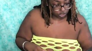 Nookiescookies test out 2 of her favorite sex sex toys