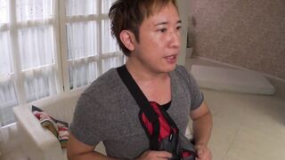 Asiatisches Unterwaeschemodel wird beim shooting gefickt und bekommt crampie