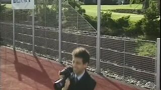 Junges 19 Yo auf dem Tennisplatz gefickt Public