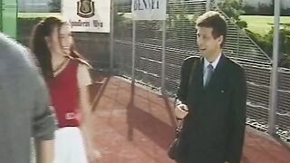 Junges 19 Yo auf dem Tennisplatz gefickt Public