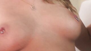 Zwei heisse junge 18 Yo im Bikini lecken sich ihre Pussys
