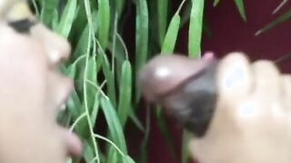 See her rub her muff while she give oral sex