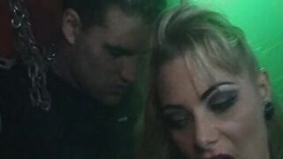 Freund fickt Fremd mit mehreren Nutten im Stripcluv und wird erwischt