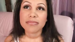 Beauty brunnette suck a long ebony penis on her favourite pink couch