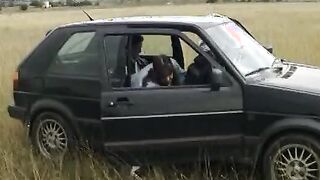 Brueder ficken Passantin Outside auf der Wiese