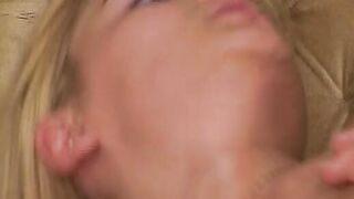 Sex suechtige Nadine dreht wieder zu Hause ein Sex Tape