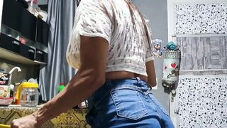 [ Sister ] My friend's was alone at home and before he arrived we did it!