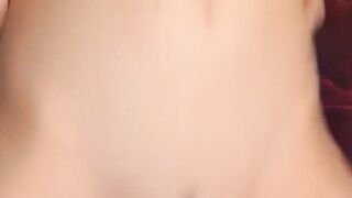 Dark Haired 22 Jahre mit excellengen Zungenfertigkeiten blaesst fickt und schluckt