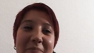 Laura 25 Jahre kraeftig geht Ihrem freund waehrend des Casting nicht Fremd oder