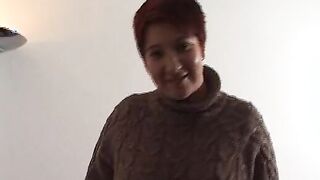 Laura 25 Jahre kraeftig geht Ihrem freund waehrend des Casting nicht Fremd oder