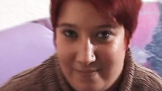 Laura 25 Jahre kraeftig geht Ihrem freund waehrend des Casting nicht Fremd oder