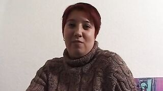 Laura 25 Jahre kraeftig geht Ihrem freund waehrend des Casting nicht Fremd oder