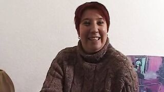 Laura 25 Jahre kraeftig geht Ihrem freund waehrend des Casting nicht Fremd oder