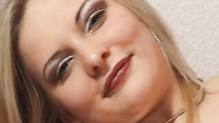 Blondine 21 Jahre ist nicht das Maedchen fuer die schnelle Nummer zieht sich aber direkt aus