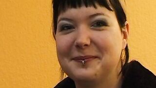 Grosses Hamburgerin 23 Jahre besorgt es sich vor der Kamera wie weit geht Sie noch