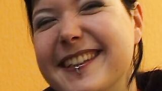 Grosses Hamburgerin 23 Jahre besorgt es sich vor der Kamera wie weit geht Sie noch