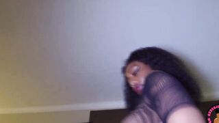 Phat BOOTY Vegas dancer bleu Marina twerks on long ebony penis