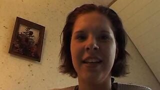 Lisa 19 Jahre Dark Haired kommt schon beim fingern