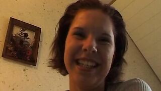 Lisa 19 Jahre Dark Haired kommt schon beim fingern