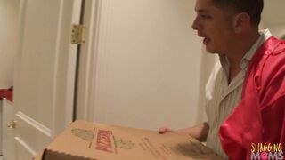 Blonde hoe paying for pizza with her tight vagina