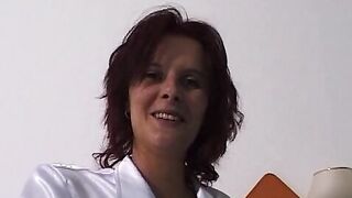 Isabell dark hair 22 Jahre geht into Ihre Pause fuer 50 Mark mit aufs Zimmer