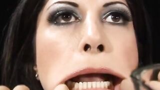 2 studs screwed dark haired bitch's twat booty simultaneously facial