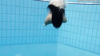 Zuzanna and Lucie making out underwater