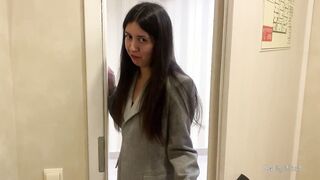The courier delivered not only pizza but also an orgasm and finished herself from my long cock