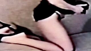 Cutie Hot Performer Photoshoot American Cougar Flashing Unshaved Cunt Porn