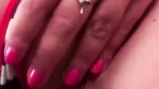 Bombshell eighteen sluts need that dido into her cunt