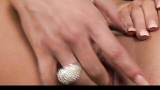 Beauty British milf loves to taunt the camera & finger herself