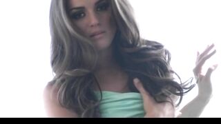 BEAUTY Dark Hair 19 yo Hottie uses sex toy for orgasm