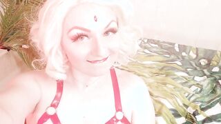 Bombshell bdsm mom pose, Arya Grander