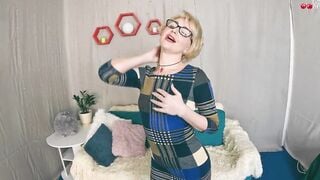 This mom loves to screwed with a huge penis