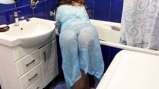 Milf was washing the tub and unexpectedly get a penis inside the booty from her son