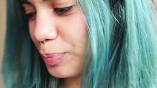 Weird sluts does oral to a sex toy with jam xd