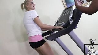 Little penis give Nadia White a long facial on the treadmill