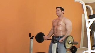 Junge Dark Haired 23 Jahre haelt mich vom Sport ab und bekommt es dafuer tief into den