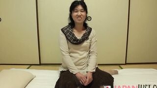 Japan milf Gets Her Bushy Vagina Used And Filled With Cum