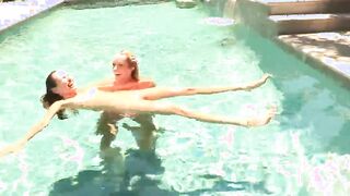 Dyke for women - Brett Rossi and Celeste Performer into a