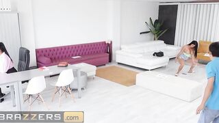 (Amy Amor) Sapphire Lapiedra Pull (Jordi) Inside An Extreme threesome Him With Their Long Hooters - Brazzers