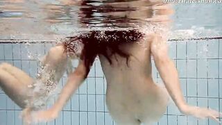 Iva and Paulinka enjoy swimming together