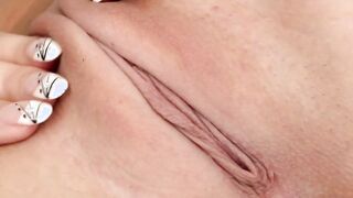 Dark Hair braucht der riesen Sex Toy inside der Fotze Solo Masturbation
