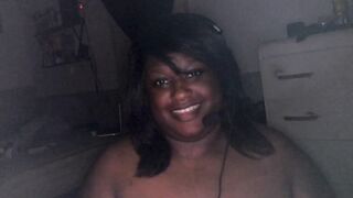 Gamergirl plays with self on web cam