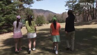 Asiatische Golfmaedchen bekommen extra Trainingsstunde