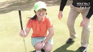 Asiatische Golfmaedchen bekommen extra Trainingsstunde