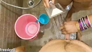 भाभी ने अपने साथ नहाने का मोका दिया ( Private )